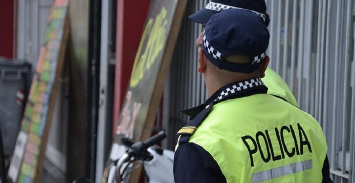 Denuncian en Tucumán una compra millonaria de chalecos antibalas con un sobreprecio de casi un millón de dólares