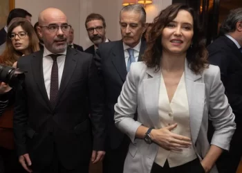 El activismo político del delegado del Gobierno de Sánchez contra Ayuso eclipsa a Lobato en Madrid>