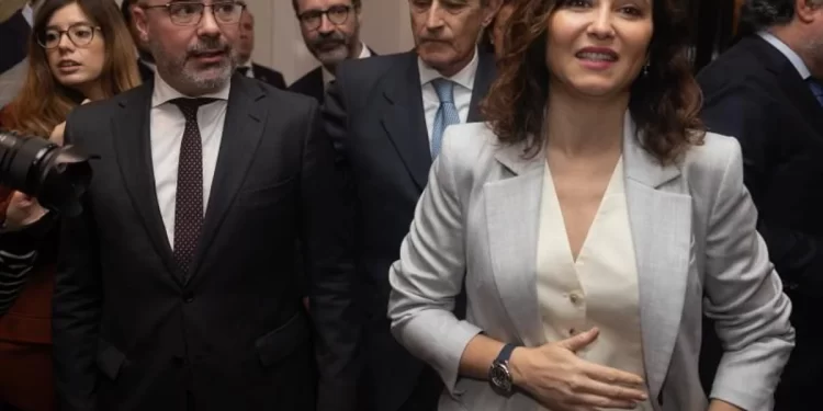 El activismo político del delegado del Gobierno de Sánchez contra Ayuso eclipsa a Lobato en Madrid>