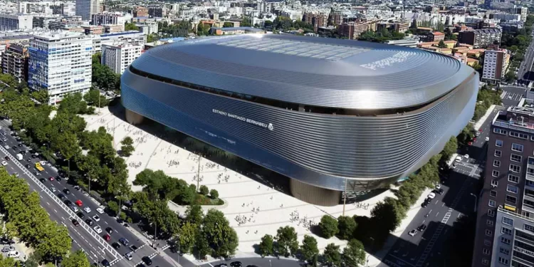El Bernabéu se blinda contra el ruido: cerrará las ‘grietas’ de la cubierta próximas a las viviendas>
