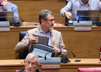 El PSOE vota a favor de una moción de Podemos en Navarra que tilda de corrupta a la monarquía>