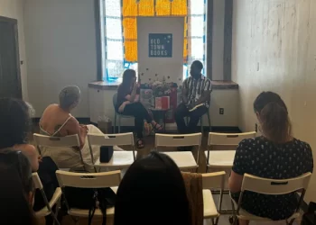 Elizabeth Duval, de gira literaria por EE.UU. con fondos públicos y ataques a la cadena Rodilla>