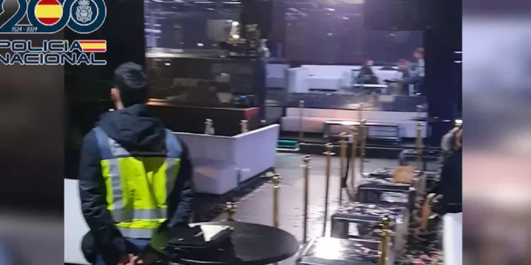 Hasta 80 euros la noche y «trato sugerente» a clientes: las condiciones que exigía el promotor de una discoteca detenido a las ‘chicas de imagen’>