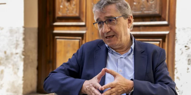 José Antonio Rovira : «La imposición del valenciano ha llevado a que se hable menos»>