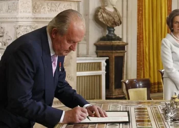 La abdicación de Don Juan Carlos: diecisiete días para el último gran acuerdo>