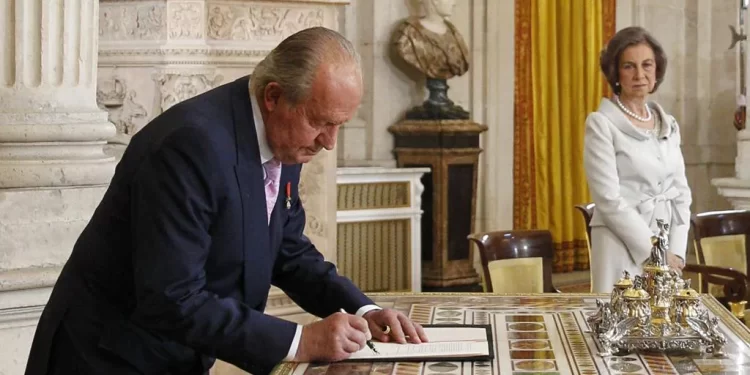 La abdicación de Don Juan Carlos: diecisiete días para el último gran acuerdo>