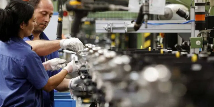 La industria pyme cayó un 19% interanual en mayo y registró su peor baja en tres meses