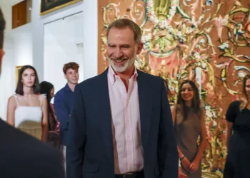 Los Reyes devuelven la sorpresa a sus hijas y aparecen en la visita a la Galería de las Colecciones Reales>