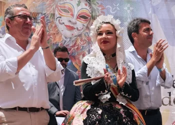 Mazón ensalza las fiestas como parte de las «señas de identidad» valencianas y su contribución a «abrirnos al mundo»>