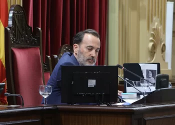 Parlamento de Baleares: una provocación de fondo y un error de formas>