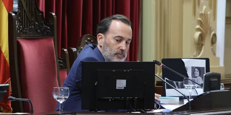 Parlamento de Baleares: una provocación de fondo y un error de formas>