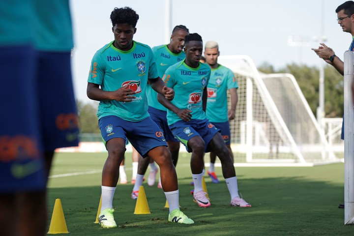 Endrick y Vinicius en el entrenamiento de Brasil (Prensa CBF).
