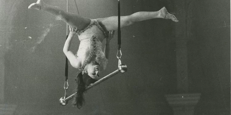 Pinito del Oro, la gran artista de circo que fue portada del New York Times y vivía sin red>