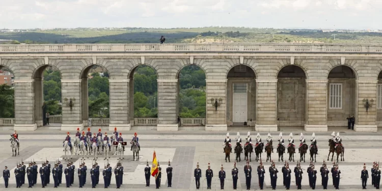 Relevo solemne de la Guardia Real en honor a Felipe VI>