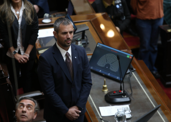 Se complican los planes para reincorporar a las empresas vetadas por el Senado por el “No” de un aliado