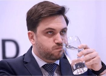 Se quebró el bloque de La Libertad Avanza en la Legislatura porteña: tres diputados menos