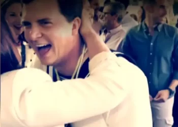 Un gaditano hace la comunión a los 28 años y organiza una disparatada fiesta para celebrarlo>