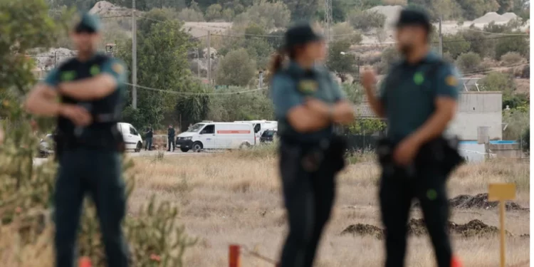 Un hombre mata con una escopeta a su mujer y a su hijastro y se suicida en la localidad valenciana de Benaguasil>
