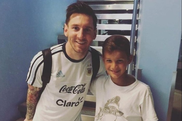 Messi con Valentín Carboni de nene.