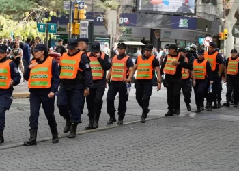 “¿Ves policías en las calles de Mendoza?” Por qué el peronismo está haciendo un relevamiento sobre inseguridad