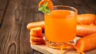 Cómo preparar el jugo de zanahoria con gelatina: aporta colágeno, calma el dolor de rodilla, de cadera y rejuvenece la piel