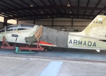 Los esfuerzos para repatriar a un avión que combatió en Malvinas