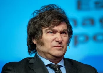 La furia de Milei por el aumento de sueldos en el Senado: “Una traición al pueblo argentino”. Lousteau apuntado