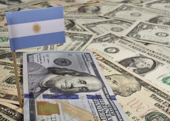 Baja del Impuesto PAIS: Caputo busca matar la inflación y dar una señal a empresas y consumidores