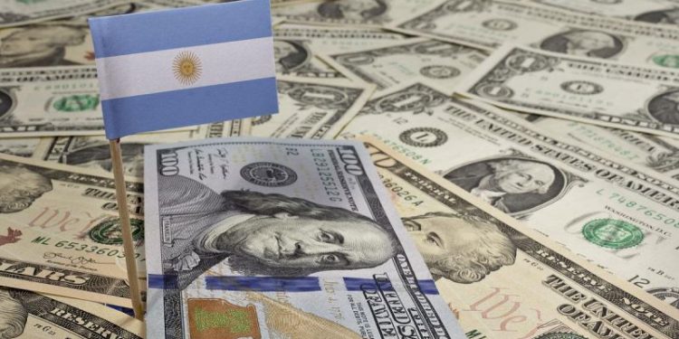 Baja del Impuesto PAIS: Caputo busca matar la inflación y dar una señal a empresas y consumidores