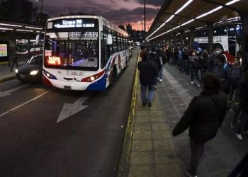 Colectivos AMBA: con riesgo de paro, desde hoy las empresas reducirán la frecuencia de los servicios
