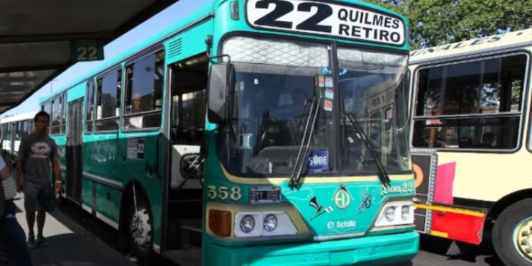 Colectivos sin subsidio: a cuánto se puede ir el boleto y cuál sería el “ahorro” de Milei