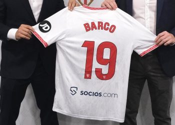El Colo Barco no debutó en Sevilla: no lo pudieron inscribir y hasta cuándo tienen tiempo