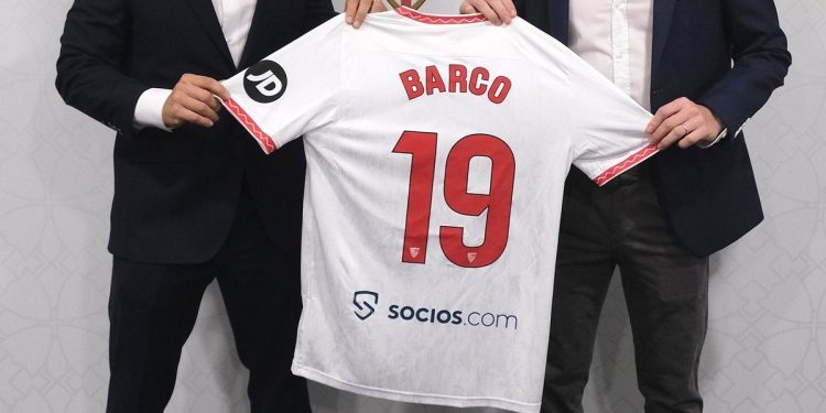 El Colo Barco no debutó en Sevilla: no lo pudieron inscribir y hasta cuándo tienen tiempo