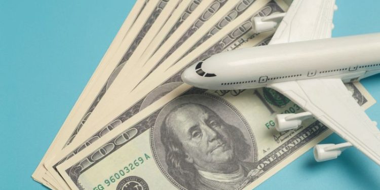 ¿Hay atraso cambiario?: el dato de turismo que presiona a las reservas y el efecto ‘pasajes en cuotas’