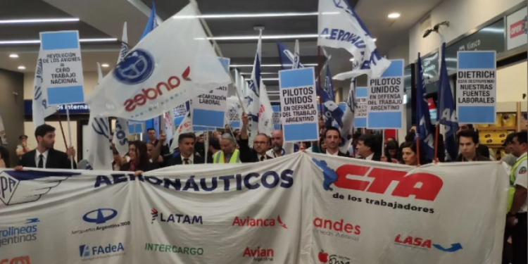 La amenaza del Gobierno a los gremios aeronáuticos: “El que no trabaja…”