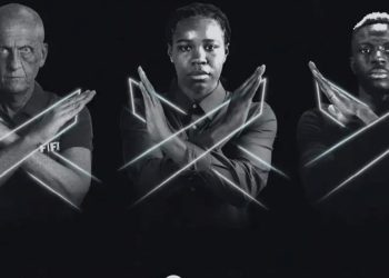 La FIFA implementará un gesto para que los jugadores señalen actos racistas: en qué consiste