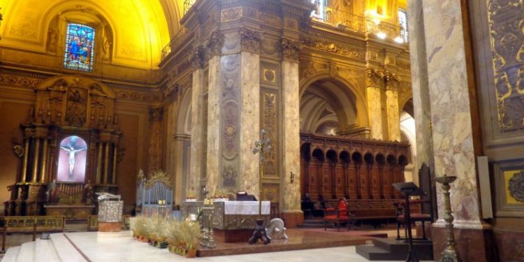 La historia de la construcción accidentada de la primera iglesia católica de Argentina, donde ofició misa el Papa Francisco