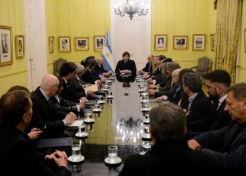 Milei firmó el veto total al proyecto de movilidad jubilatoria después de la cumbre en Casa Rosada