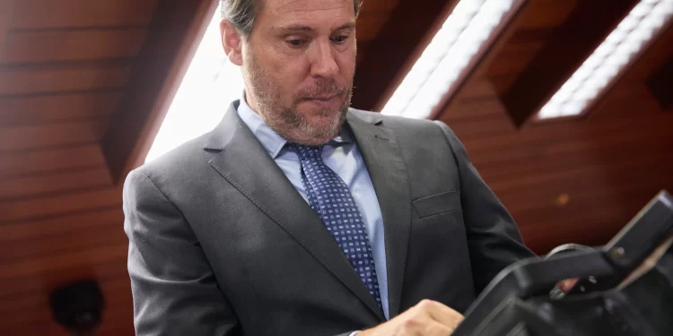 Puente cesa a los dos altos cargos de Transportes y Adif imputados en el caso Koldo