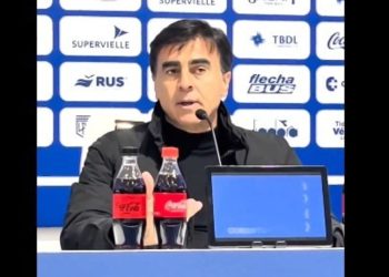 Quinteros sobre su Vélez puntero: “El equipo juega, genera y convierte”