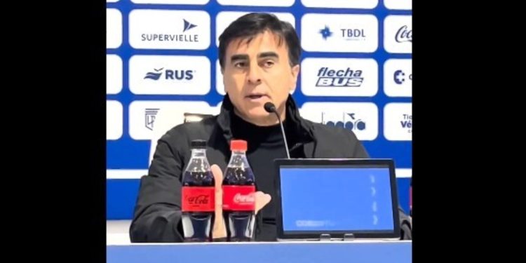 Quinteros sobre su Vélez puntero: “El equipo juega, genera y convierte”