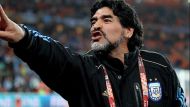 Adorni ninguneó a Maradona en plena conferencia y la respuesta no se hizo esperar: "...del velorio al cementerio"