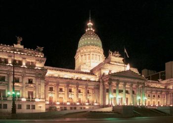 Hoy por la noche el Presidente Milei presenta el proyecto del presupuesto 2025: Impuesto País y equilibrio fiscal entre los ejes