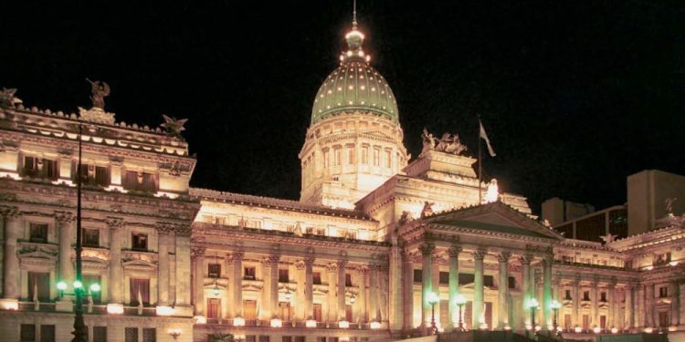 Hoy por la noche el Presidente Milei presenta el proyecto del presupuesto 2025: Impuesto País y equilibrio fiscal entre los ejes