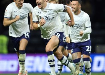 ¡34 penales en una definición en la Copa de la Liga de Inglaterra!