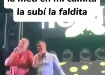 Piden la expulsión del alcalde de un pueblo de Ávila (PP) por cantar una canción que relata la violación a una niña
