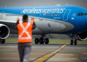 El Gobierno declaró al transporte aéreo como servicio esencial: las obligaciones que las empresas deberán cumplir