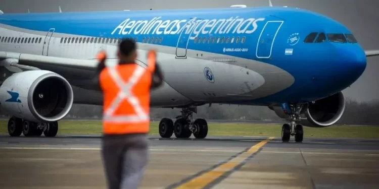 El Gobierno declaró al transporte aéreo como servicio esencial: las obligaciones que las empresas deberán cumplir