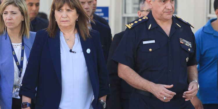 Patricia Bullrich citó al jefe de la Policía Federal. Podria dejar el cargo. Quien es el Comisario Rolle