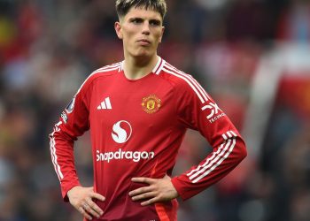 Alejandro Garnacho atendió a un hincha del Manchester United que lo criticó